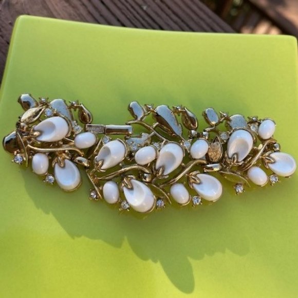 VTG CROWN TRIFARI White Thermoset Rhinestone Gold Leaf Link BRACELET - Picture 4 of 9